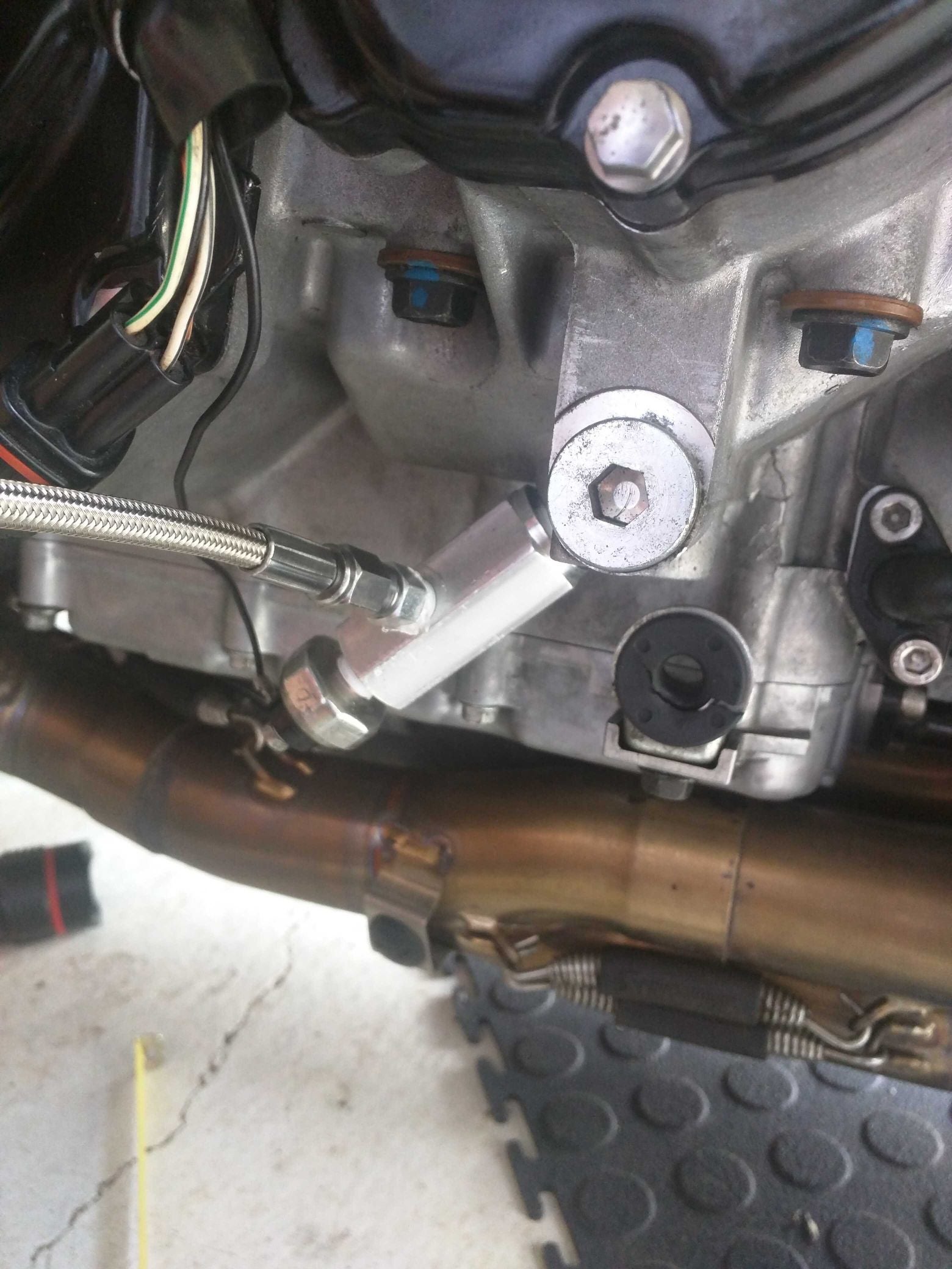 GEN 2 HAYABUSA oil pressure gauge installed Psychobike