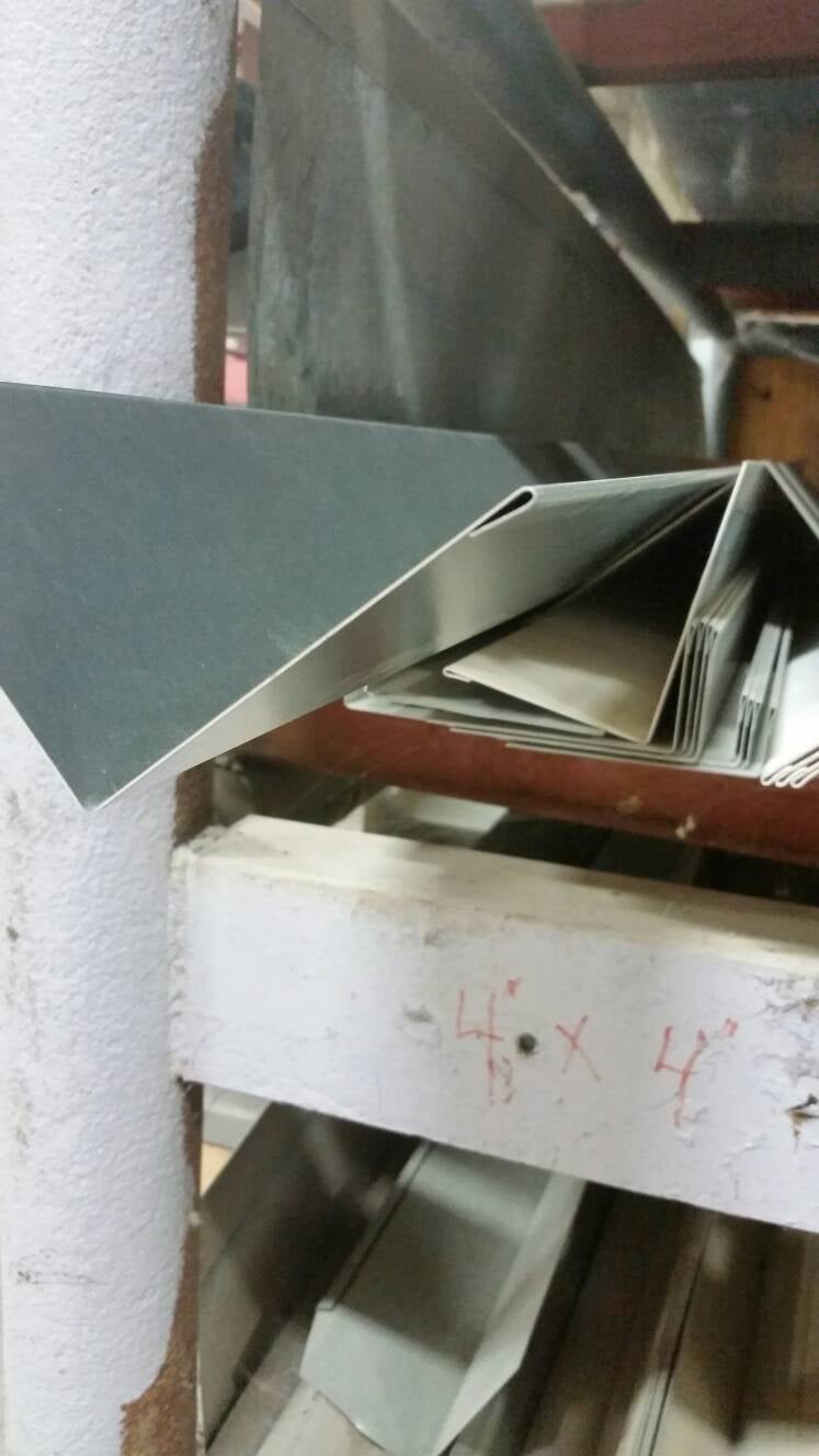 Rounding off edges on sheet metal