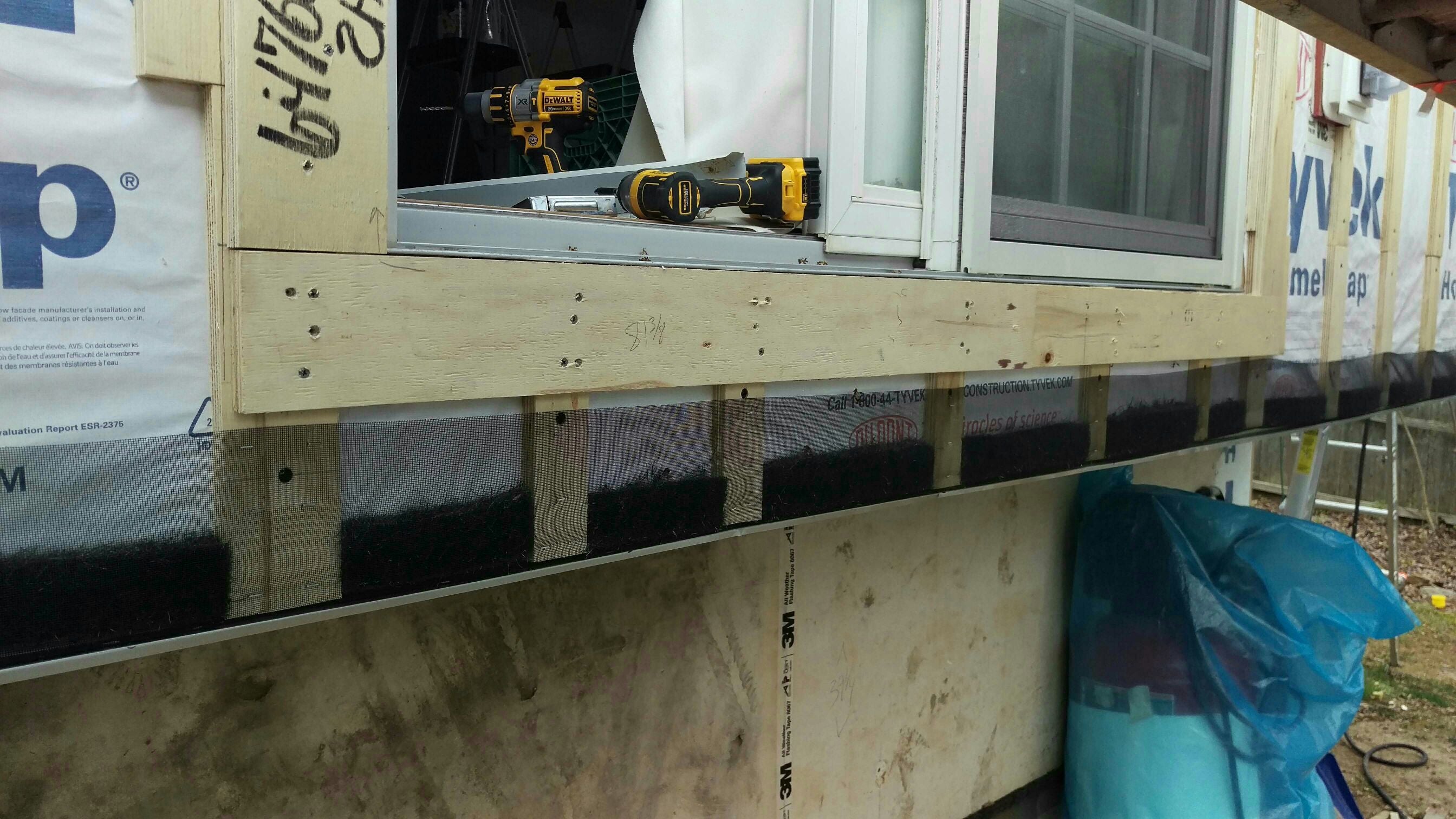 Trimming Wrapping Outdoors Windows with Aluminum Tutorials | DIY Home ...