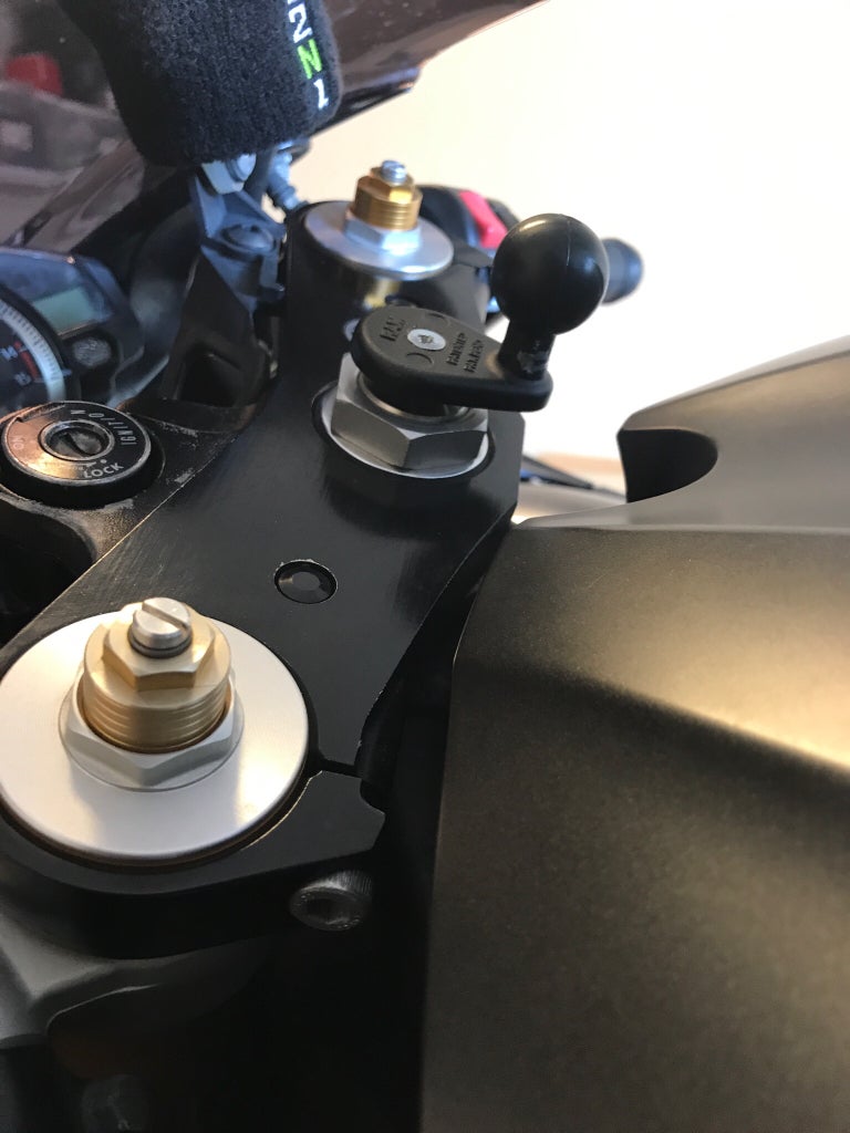 RAM mount on fork stem with a bolt | Yamaha R1 Forum: YZF-R1 Forums