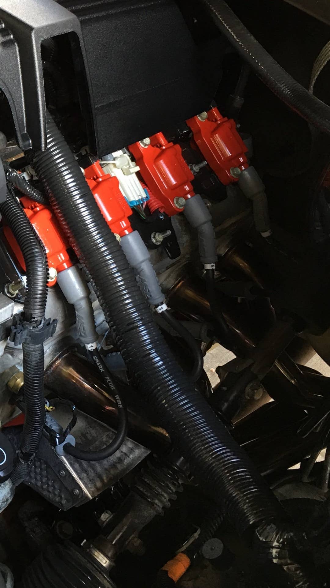 Msd 32829 Super Conductor MSD 32829 8.5mm Red Spark Plug Wire Set For LS1 Trucks - Chevy/GMC Avalanche, Silverado & More MSD Spark Plug Wires - Foto 8