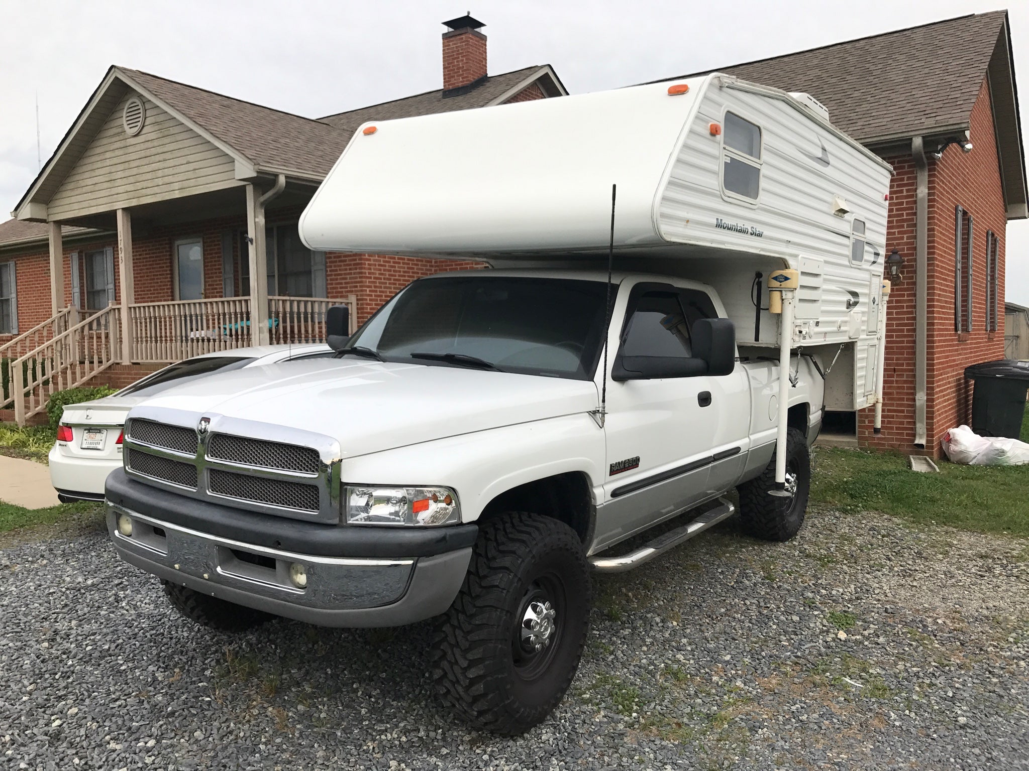 2005 travel lite slide in truck camper Pirate 4x4