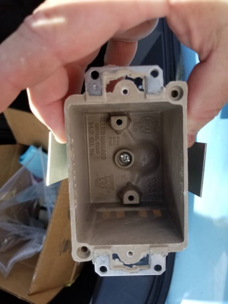 No tool Knockouts and speed K clamps on Allied 9331ES DIY Home