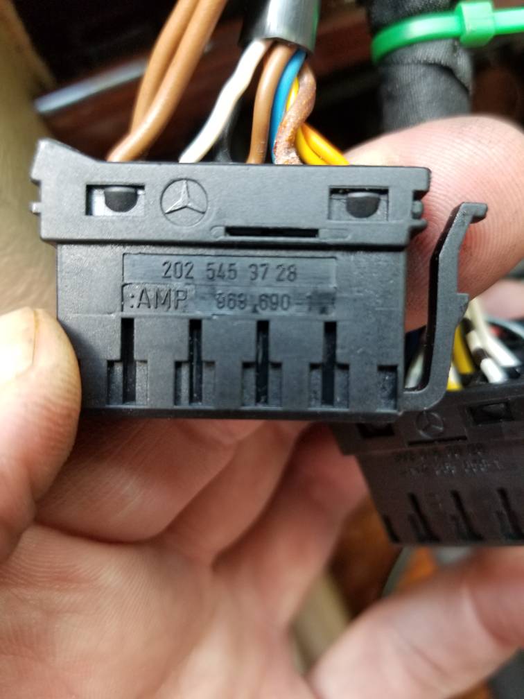 1995 E300D Becker 1692 wiring | Mercedes-Benz Forum