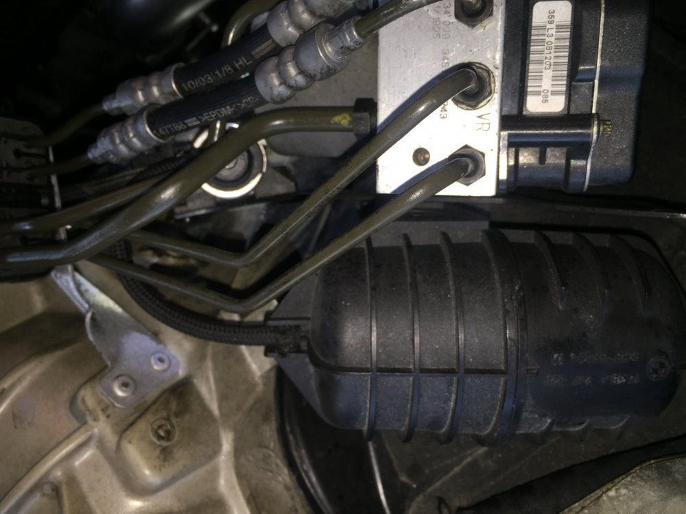 2005 E60 530D Vacuum Tank Location, can't find it BMW Forums