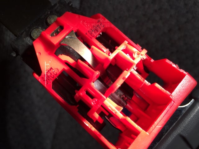 2001 LE Safety Belt buckle socket malfunction | Toyota Nation Forum