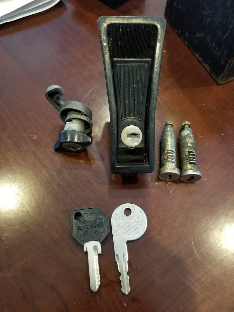 Complete spider lock set and NOS keys | Alfa Romeo Forums