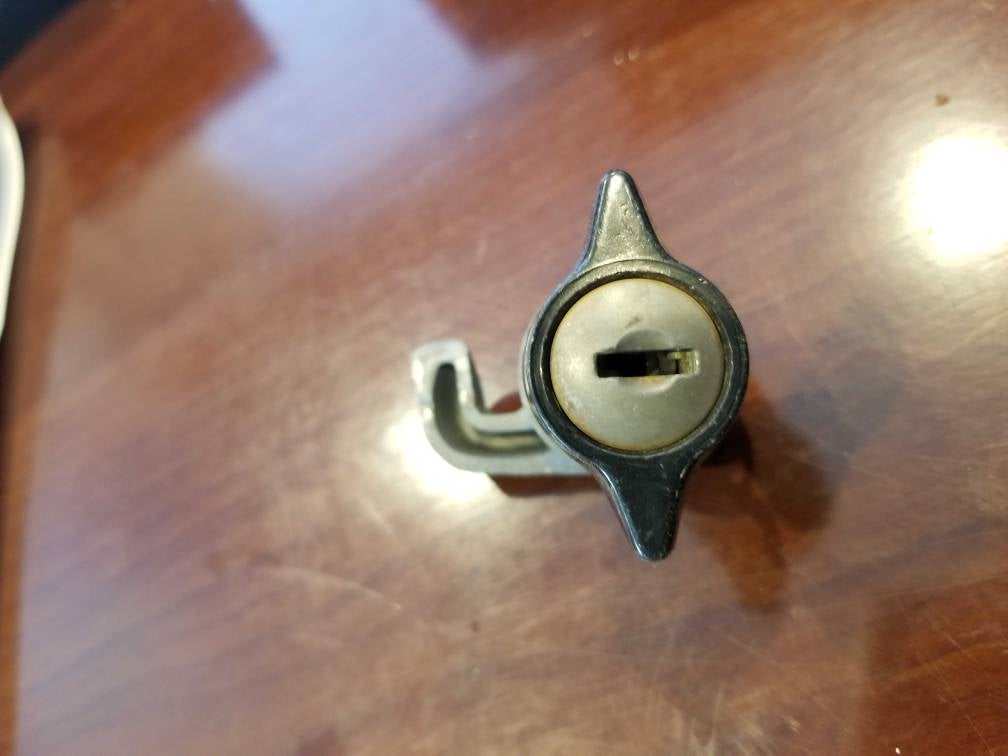 Complete spider lock set and NOS keys | Alfa Romeo Forums