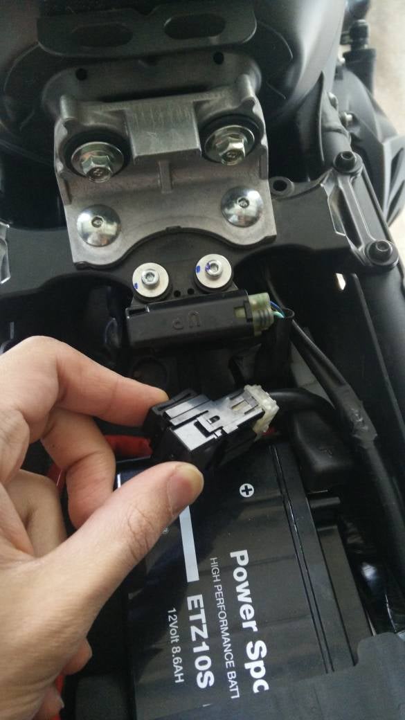 Radiator fan fuse keeps on blowing Yamaha FZ09 Forum