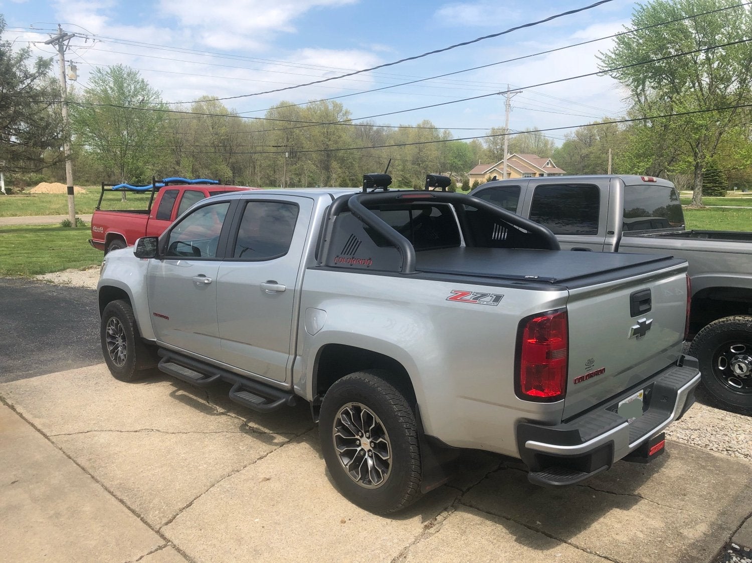 Tonneau that fits with zr2 sport bars Chevy Colorado & GMC Canyon
