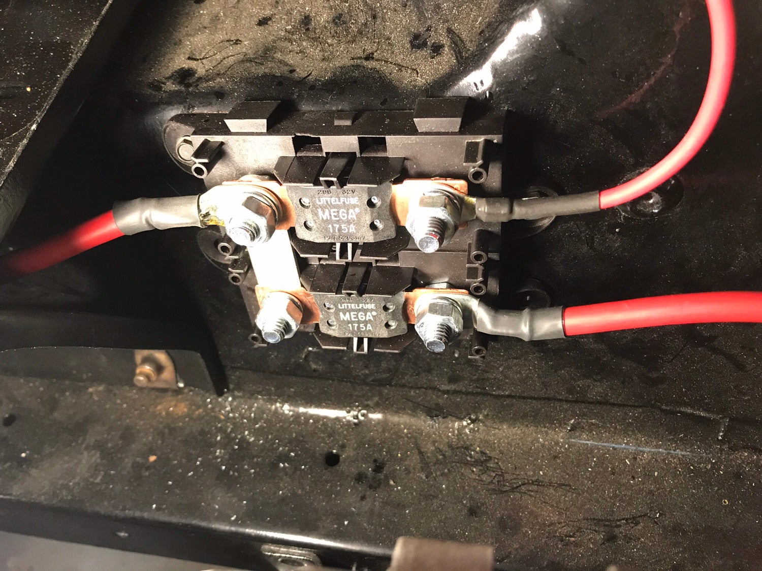 New American Autowire Mega Fuse kit included with some harnesses