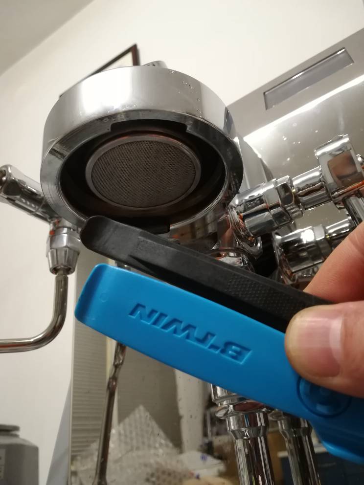 Easy E61 shower screen remove tools for cyclists ) Coffee Forums