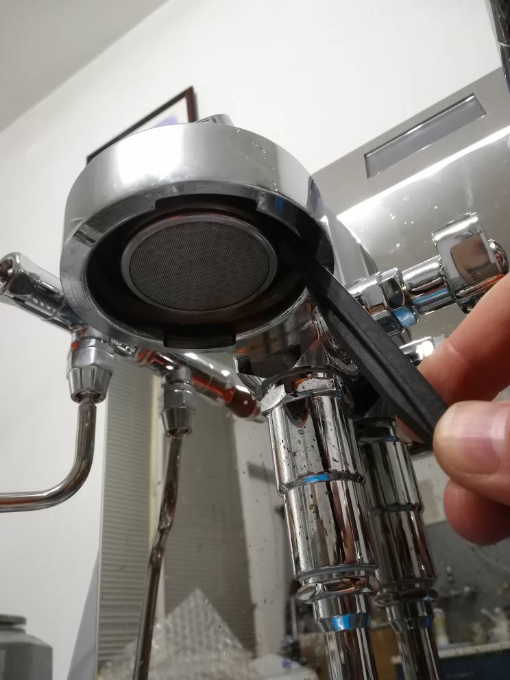 Easy E61 shower screen remove tools for cyclists ) Coffee Forums