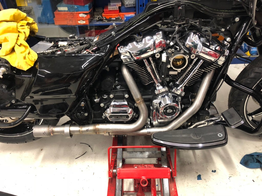 CVO GLOSS BLACK HEAR SHIELDS, CVO MUFFLERS with FULLSAC 2.25” BAFFLES