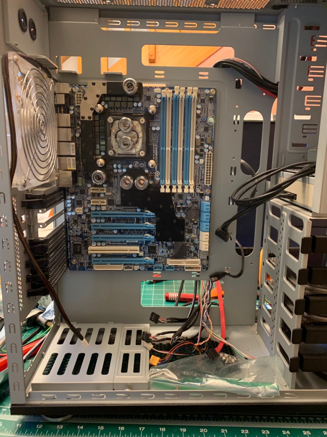LGA 1366 Xeon HAF 932 water cooling