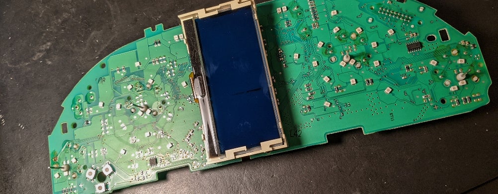 LCD, antenna, parcel shelf clips! | Mercedes-Benz Forum