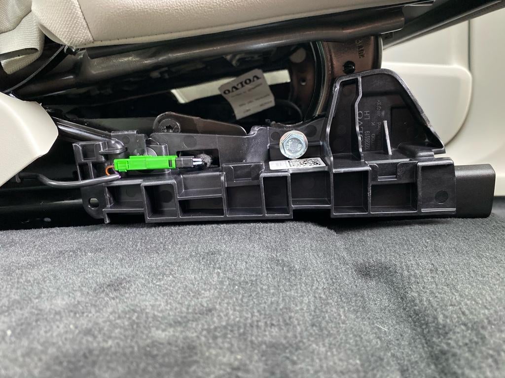 Remove middle seat in 2nd row on 2016 XC90? Page 6 SwedeSpeed