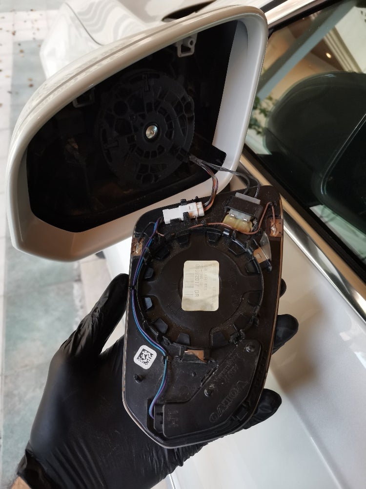 Driver side mirror vibration with Harmon Kardon thumping.. SwedeSpeed