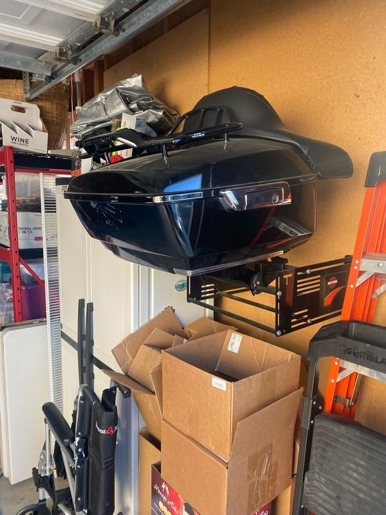 Detach Tour pack Wall Rack Road Glide