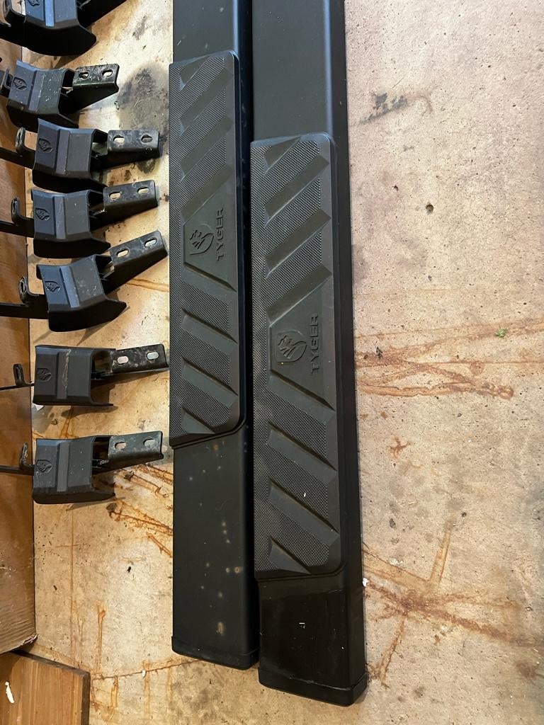 [SOLD] Tyger Riser 07-18 crew cabs | Chevy Silverado and GMC Sierra Forum
