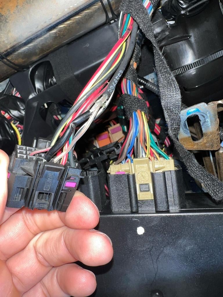 '05 mk4 gti windows mirrors and sunroof inop. Interior lights WORK ...