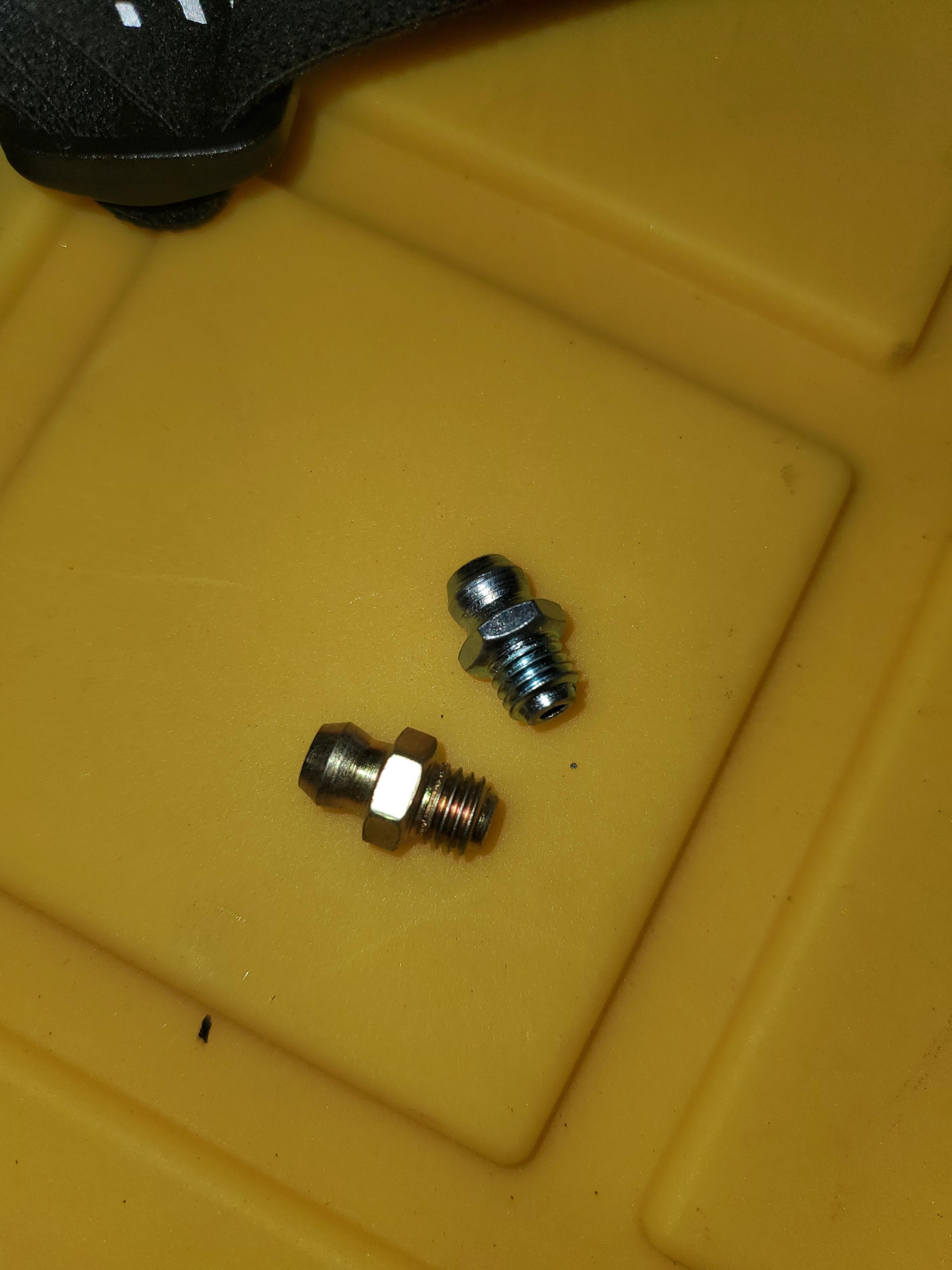 Greasing the Centerlink (inner tie rods) Chevy and GMC Duramax Diesel