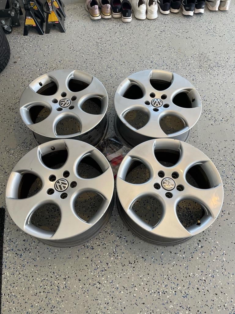 [$300] Huffs/Detroit 18x8 5x112 Good Condition - Tires 225/40R18 | VW ...