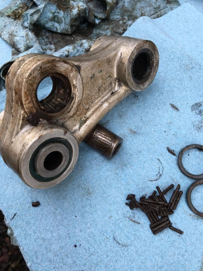 Removal of stuck swingarm bolt, DL1000 (2014) StromTrooper