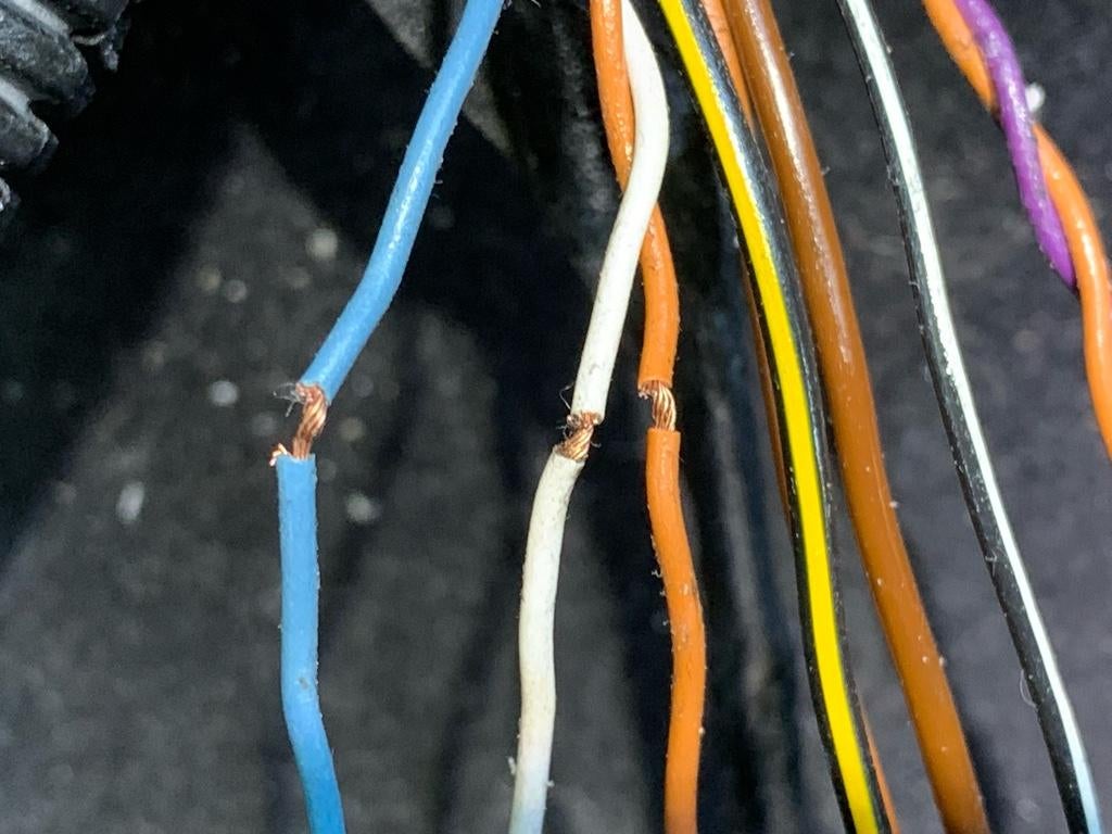 How can I fix 01218002 side airbag igniter lower limit not reached